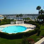 2 Pieces Avec Terrasse Et Jardin, 4 Couchages, Animaux Admis, Parking - Port Camargue - Fr-1-731-149