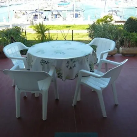 2 Pieces Avec Terrasse Et Jardin, 4 Couchages, Animaux Admis, Parking - Port Camargue - Fr-1-731-149 Apartman *