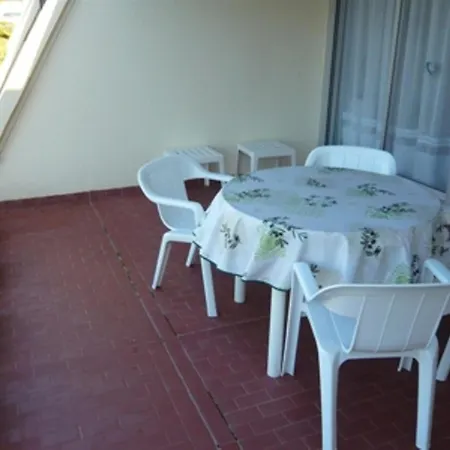 Apartman 2 Pieces Avec Terrasse Et Jardin, 4 Couchages, Animaux Admis, Parking - Port Camargue - Fr-1-731-149 *