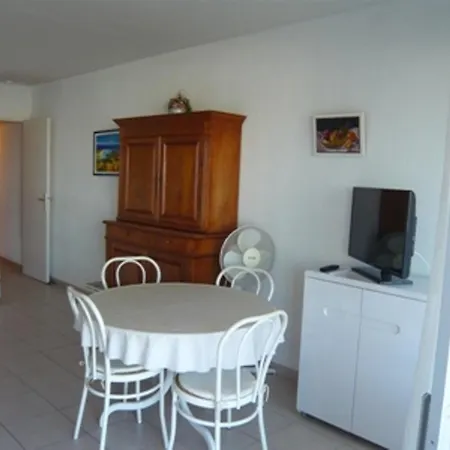 2 Pièces Avec Terrasse Et Jardin, 4 Couchages, Animaux Admis, Parking - Port Camargue - Fr-1-731-149