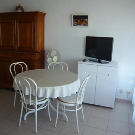 2 Pieces Avec Terrasse Et Jardin, 4 Couchages, Animaux Admis, Parking - Port Camargue - Fr-1-731-149 Apartman