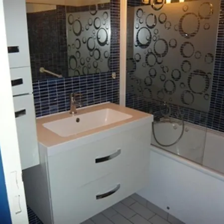 2 Pièces Avec Terrasse Et Jardin, 4 Couchages, Animaux Admis, Parking - Port Camargue - Fr-1-731-149 *