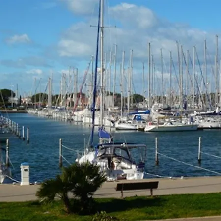 2 Pièces Avec Terrasse Et Jardin, 4 Couchages, Animaux Admis, Parking - Port Camargue - Fr-1-731-149
