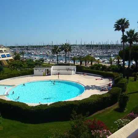 2 Pièces Avec Terrasse Et Jardin, 4 Couchages, Animaux Admis, Parking - Port Camargue - Fr-1-731-149