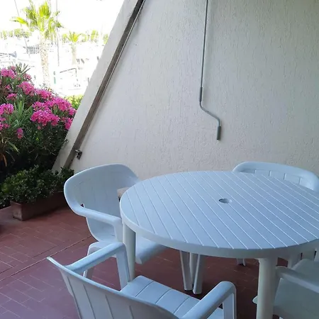 Appartamento 2 Pièces Avec Terrasse Et Jardin, 4 Couchages, Animaux Admis, Parking - Port Camargue - Fr-1-731-149 *