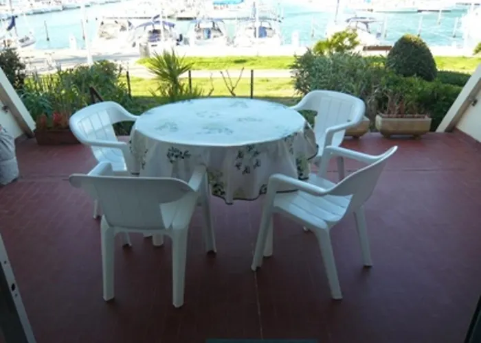 2 Pieces Avec Terrasse Et Jardin, 4 Couchages, Animaux Admis, Parking - Port Camargue - Fr-1-731-149 Apartman *