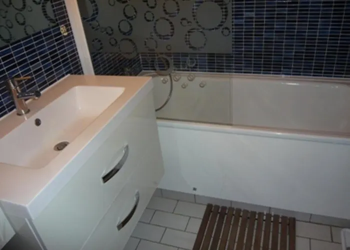 2 Pieces Avec Terrasse Et Jardin, 4 Couchages, Animaux Admis, Parking - Port Camargue - Fr-1-731-149 Le Grau-du-Roi