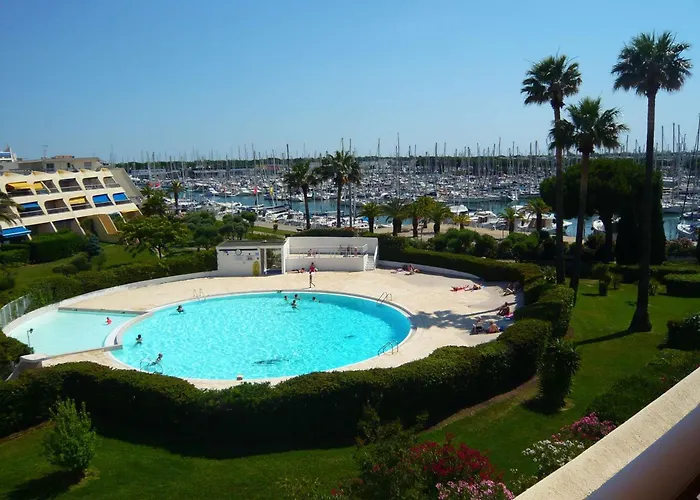 2 Pieces Avec Terrasse Et Jardin, 4 Couchages, Animaux Admis, Parking - Port Camargue - Fr-1-731-149